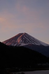 富士山（朝焼け、望遠、縦）