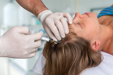 Obraz na płótnie Canvas Woman with hair problem is receiving injection