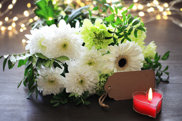 Blumenstrauss mit Kerze