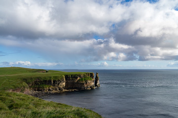 Obraz premium The scenic cliffs and stacks of Duncansby Head, Caithness, Scotland.