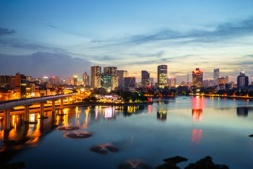 Obraz premium Aerial skyline view of Hanoi. Hanoi cityscape at twilight at Hoang Cau lake
