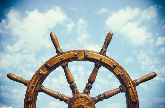 Steering wheel ship