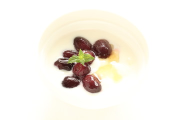 Frozen grape and honey yogurt