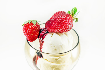 Vanilla ice cream with fresh strawberry and jam