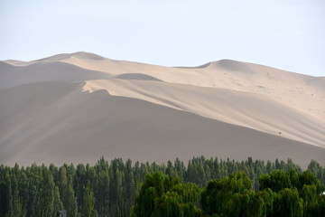 Mingsha Shan Mountain y Crescent Lake en Dunhuang, China