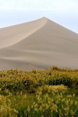 Mingsha Shan Mountain y Crescent Lake en Dunhuang, China