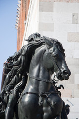 Fototapeta na wymiar Bronze statue of a horse
