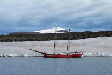 Segelschiff vor Spitsbergen