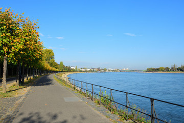 blick auf rhein von drachenburg in königswinter 