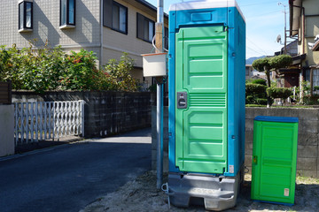 Naklejka premium 建築現場の仮設トイレ