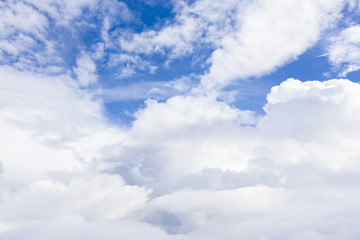 Obraz premium Aerial view of some beautiful clouds and a blue sky.