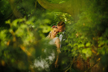 Naklejka premium Beautiful Wedding couple posing in nature