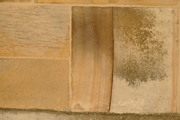 Braune Sansteinmauer