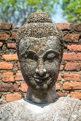 Obraz premium Ancient head of Buddha