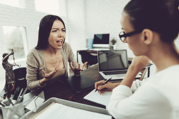 Obraz premium Young Woman Came To The Lawyer. Divorce Concept.