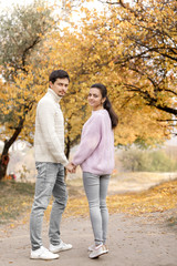 Fototapeta premium Couple in love in the autumn leaves