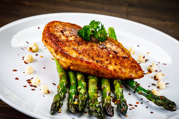 Grilled chicken breast and vegetables