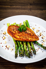 Grilled chicken breast and vegetables