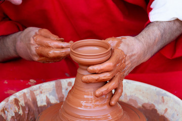 Alfarero  de artesanía 
