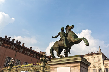 Всадник перед палаццо реале в Турине