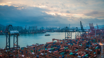 Ports maritimes de navires de marchandises d& 39 affaires de transport international à Hong Kong le 14 octobre 2018