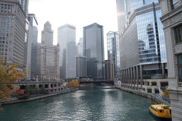 R&iacute;o en la ciudad