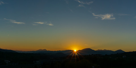 Fototapeta na wymiar Isernia, tramonto sulle Mainarde