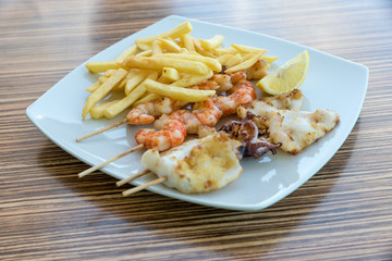 Fish skewers with fries