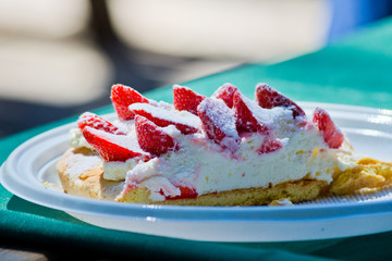 excellent cake with strawberries, cream and shortcrust pastry