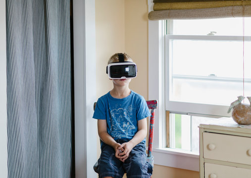 Young Boy Gettin' his VR Groove on