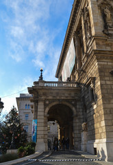 Obraz premium Exterior of Hungarian State Opera House in Budapest on December 29, 2017.