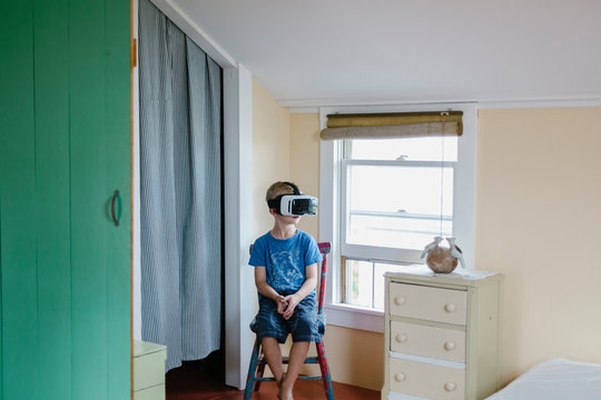 Young Boy Gettin' his VR Groove on