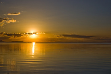 Fototapeta na wymiar Landscape of sunset on lake.