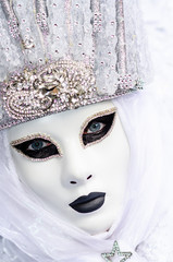 Fototapeta na wymiar woman in mask at Venice carnival
