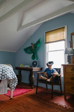 Young Boy Gettin' his VR Groove on