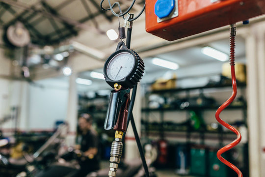 Pressure Gauge Tool