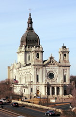 Fototapeta na wymiar Basilica of Saint Mary in Minneapolis, Minnesota, early spring day