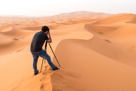 Shooting sand dunes with a camera on a tripod