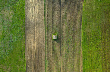 piccola casa isolata in tun terreno agricolo
