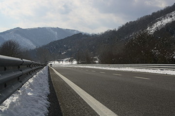 Strada innevata in Irpinia