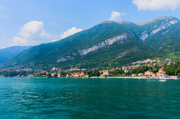 Fototapeta na wymiar Beautiful view of Lake Como in Italy.