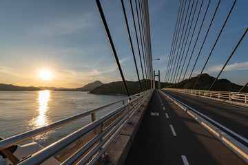 Fototapeta na wymiar 瀬戸内海の橋と夕日