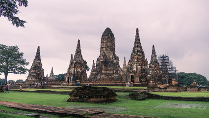 Obraz premium Chaiwattanaram temple in Ayuttaya Thailand. ruins of ancient