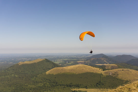 Parapente Puy de D&ocirc;me Volcans d'Auvergne Clermont Ferrand