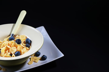 Corn flakes with fresh berries