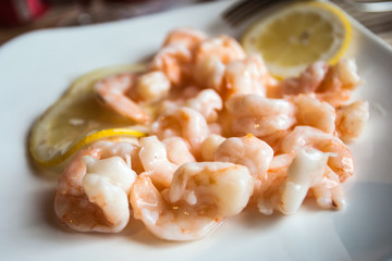 Shrimps with lemon in chinese restaurant.