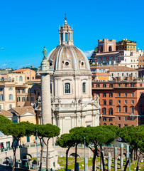 Obraz premium Trajan's Column (Colonna Traiana) and SS Nome di Maria church in Rome, Italy