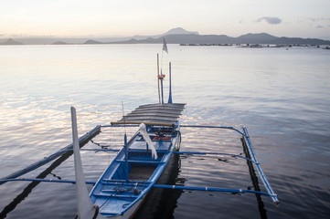 Obraz premium Tourist Boat Parked at Lakeshore that cater to interisland travellers
