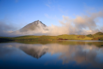 pico in front of lake