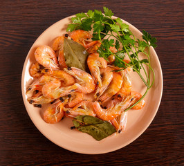 Shrimp and parsley on a red plate. The view from the top.